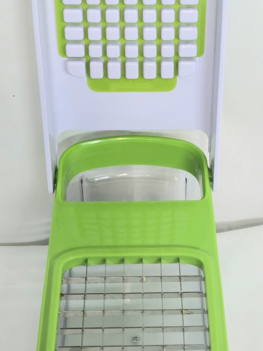 Source Unknown Green and White Vegetable Chopper with Catch Container